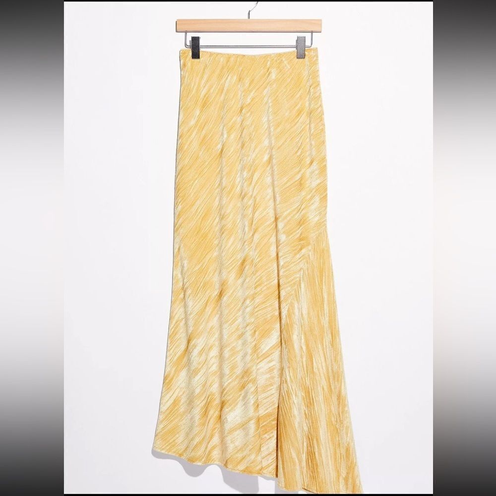 NWT Free People Noa Pull On Velvet Slip Skirt In Hay There Gold Yellow - Picture 3 of 3